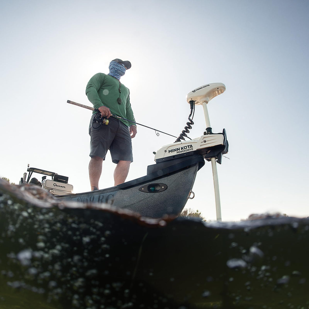 MINN KOTA 1363575 Minn Kota Riptide PowerDrive Bow-Mount Electric Trolling Motor with Mircro Remote – 55 Lb. Thrust, 54 In. Shaft, Saltwater