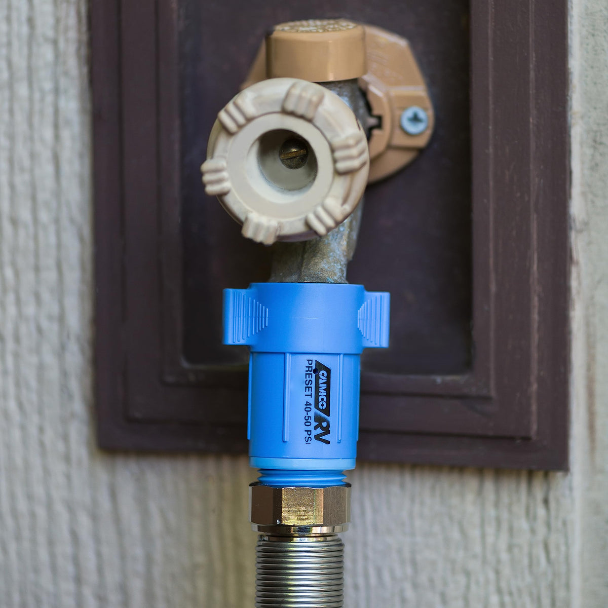 CAMCO 40143 Camco Camper/RV Water Hose Pressure Regulator | Reduces Water Pressure to Safe 40-50 PSI & Protects Trailer and Boat Plumbing | Easily Attaches to 3/4-Inch Garden Hose Threads (40143)