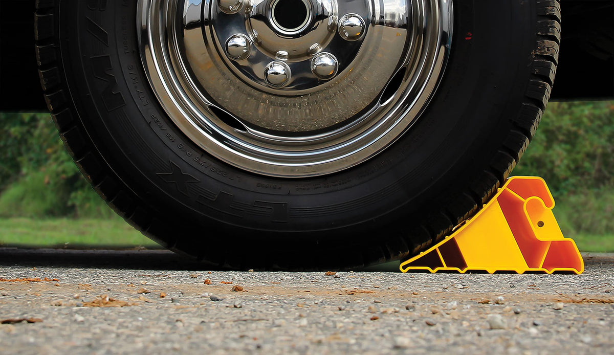CAMCO 44492 Camco Super Wheel Chock for Trailers & RVs - Large, Heavy Duty Trailer Wheel Chock Constructed of Durable Plastic w/UV inhibitors - Use w/Tires Up to 29-inches - Re-Hitch in Confidence – 44492