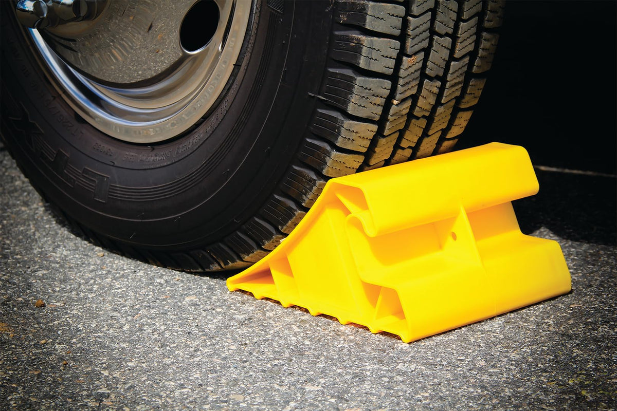 CAMCO 44492 Camco Super Wheel Chock for Trailers & RVs - Large, Heavy Duty Trailer Wheel Chock Constructed of Durable Plastic w/UV inhibitors - Use w/Tires Up to 29-inches - Re-Hitch in Confidence – 44492