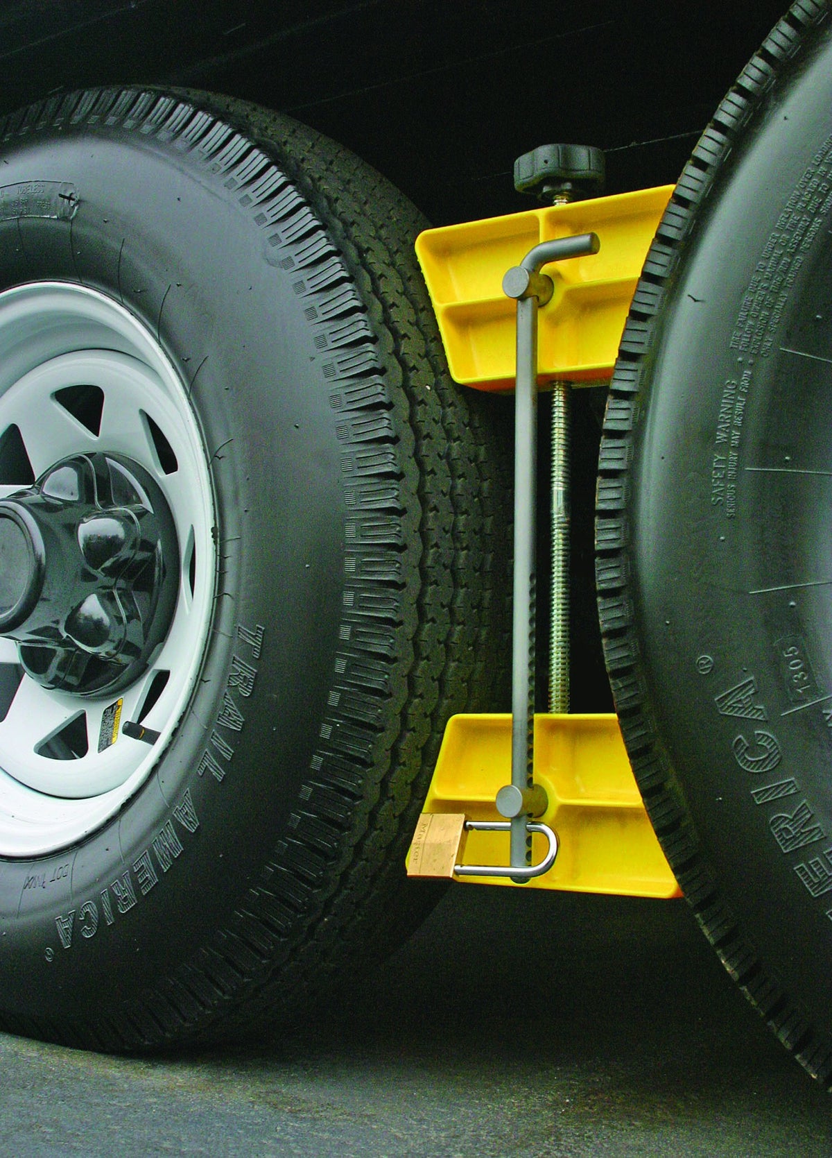 CAMCO 44642 Camco RV Wheel Chock Stabilizer w/Padlock - Stabilizes Your Trailer or Camper by Securing Tandem Tires to Prevent Movement While Parked - Compatible w/ 26" to 30" Tires - Large RV Wheel Stop (44642)