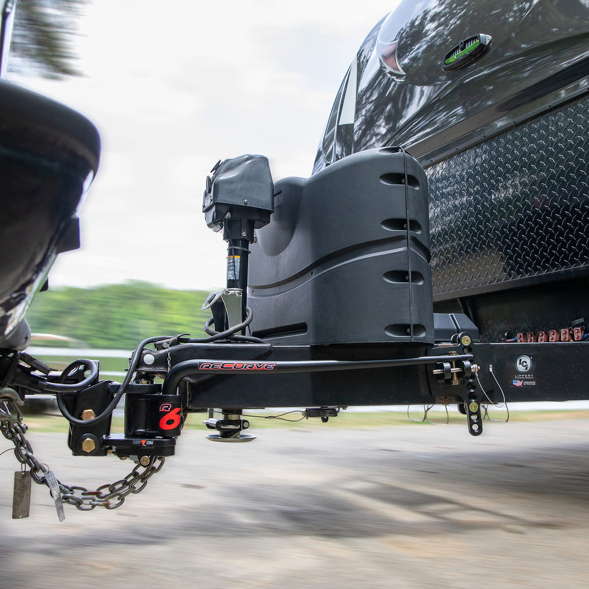 CAMCO 48731 Camco Eaz-Lift ReCurve R6 600lb Camper/RV Weight Distribution Hitch -Features Premium Adaptive Sway Control & 2-5/16" Hitch Ball w/15,000lb Max Rating - 800lb Max Tongue Weight Rating (48731)
