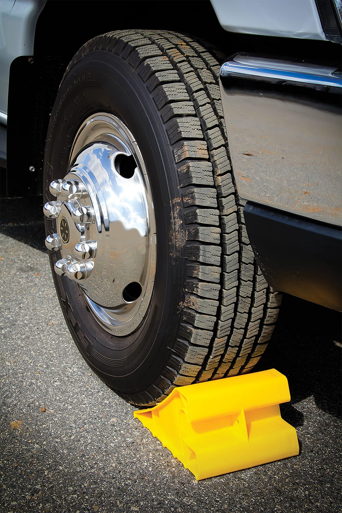 CAMCO 44492 Camco Super Wheel Chock for Trailers & RVs - Large, Heavy Duty Trailer Wheel Chock Constructed of Durable Plastic w/UV inhibitors - Use w/Tires Up to 29-inches - Re-Hitch in Confidence – 44492